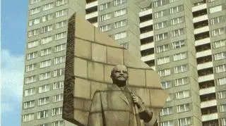Odsłonięty w 1970 roku pomnik Lenina powstał z inicjatywy biura politycznego Socjalistycznej Partii Jedności Niemiec