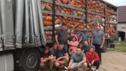 Pisz. Dzielnicowy zebrał 13 ton nakrętek na leczenie rocznej Poli