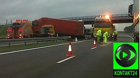 Zderzenie tirów na A2