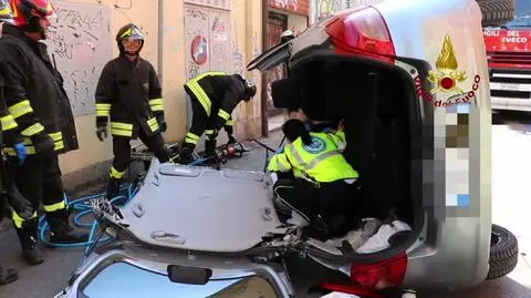 Włochy. 91-latka straciła panowanie i przewróciła auto