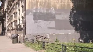 Zarządca budynku zamalował obraźliwe hasło