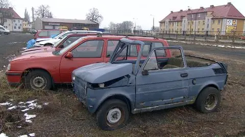 Podpisali umowę, ale za holowanie i parkowanie aut i tak płacić nie chcą