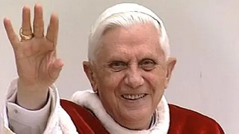 Jak czytać body language Benedykta XVI?