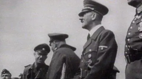 "Hitler nie umarł"