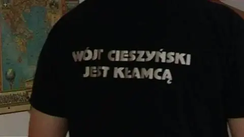 Wójt wpuszcza tylko w krawacie