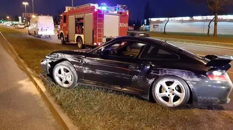 Łódź. Uciekał przed policją, zniszczył porsche