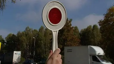 Pijany pasażer na widok policji wskoczył na kolana kierowcy. Też pijanego