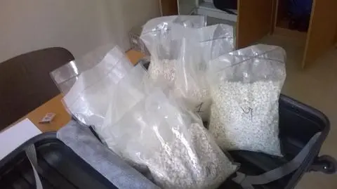 Zatrzymali go podczas kontroli drogowej, miał w aucie 7 kg mefedronu