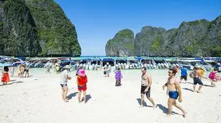 W 2005 roku w Maya Bay kręcono materiał w związku z konkursem Miss Universum (wideo archiwalne)