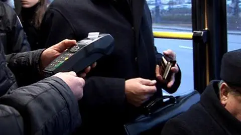 Jechali autobusami na mecz. 55 mandatów za jazdę na gapę