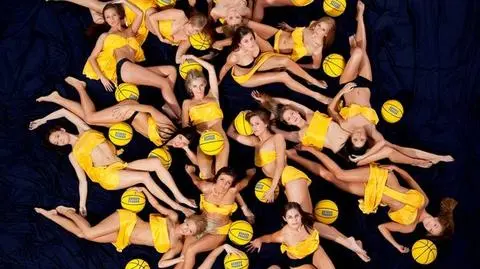 Zwolnili cheerleaderki 
i nabrali wody w usta