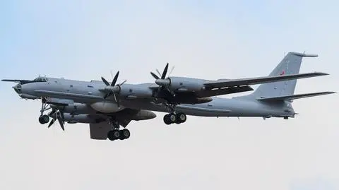 Tupolew Tu-142 jest modyfikacją widocznego na nagraniu bombowca Tu-95