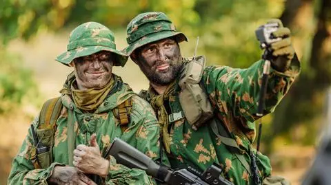 Rosyjscy żołnierze z zakazem robienia selfie podczas służby