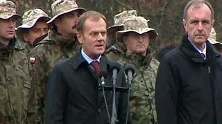 -Doskonale wypełniliście swoje zadanie, cała Polska jest z was dumna - tak Donald Tusk podziękował żołnierzom ostatniej zmiany Polskiego Kontyngentu w Iraku. Premier uczestniczył w Szczecinie w uroczystym zakończeniu misji polskich żołnierzy w tym kraju.