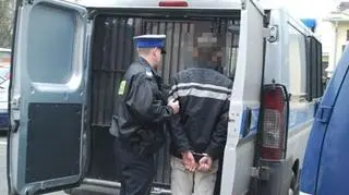 Odpowie za napad z nożem na policjanta