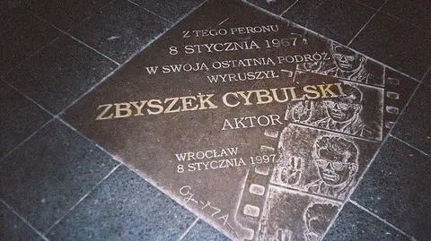 46 lat temu zginął Zbigniew Cybulski. Kwiaty i znicze na peronie nr 3