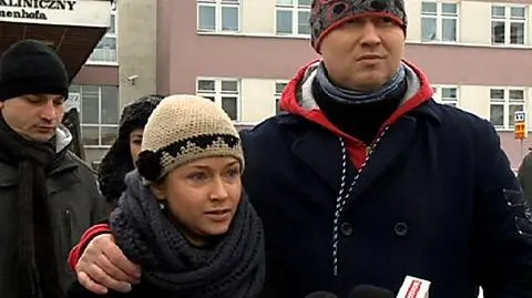 Rodzice Bolka przed szpitalem w Białymstoku