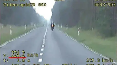 Motocyklista znacznie przekroczył prędkość. O 134 km/h