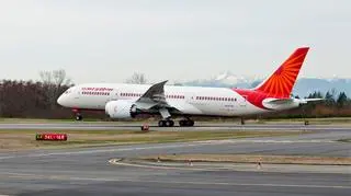 Jeden z testowych Dreamlinerów w okolicznościowym malowaniu Air India