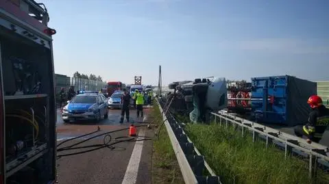 Ciężarówka przewróciła się na A4 w powiecie gliwickim