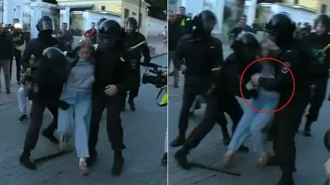 Kobieta uderzona w brzuch przez policjanta. Nagranie z Moskwy