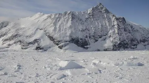Wielka góra lodowa oderwała się od lodowca
