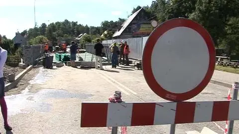 Odbudowa mostu w 17 dni
"Trójka" już przejezdna