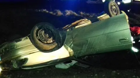 Wpadł na skarpę i dachował 