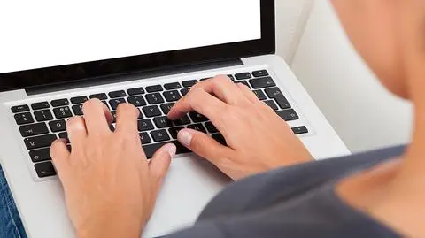 Poznanej przez internet 18-latce mężczyźni przesyłali pieniądze