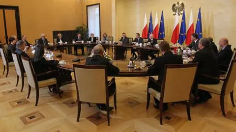 Tusk spotkał sie z 16 wojewodami