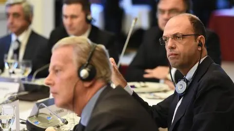 Włoski szef dyplomacji Angelino Alfano (pierwszy z prawej) zabrał głos w sprawie zwycięstwa CDU/CSU