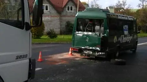 Wypadek busa i ciężarówki na krajowej "3"