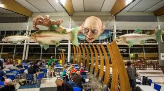13-metrowy Gollum wita podróżnych na lotnisku w stolicy Nowej Zelandii, gdzie kręcono "Hobbita"