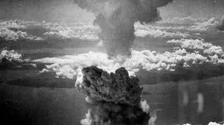 14-kilometrowy grzyb powstały kilka chwil po wybuchu bomby atomowej zrzuconej na Nagasaki 9 sierpnia 1945 r.