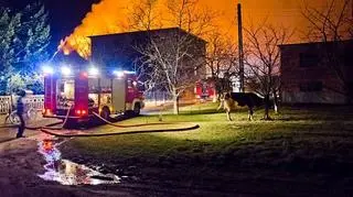 19-latek podpalił stodołę niedopałkiem papierosa
