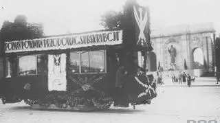 1933r. - tramwaj z hasłami propagującymi pożyczkę narodową