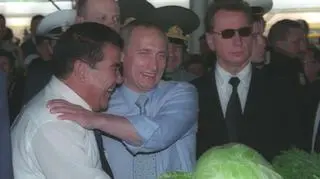 2000 rok. Prezydent Putin z wizytą w Turkmenistanie. Obok (w okularach) Zołotow