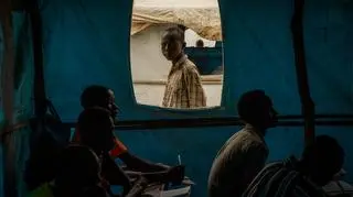 22 marca 2017, Sudan Południowy. Tymczasowa szkoła w namiocie w miejscowości Bor