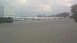 300 wojskowych kamazów przemalowano na biało