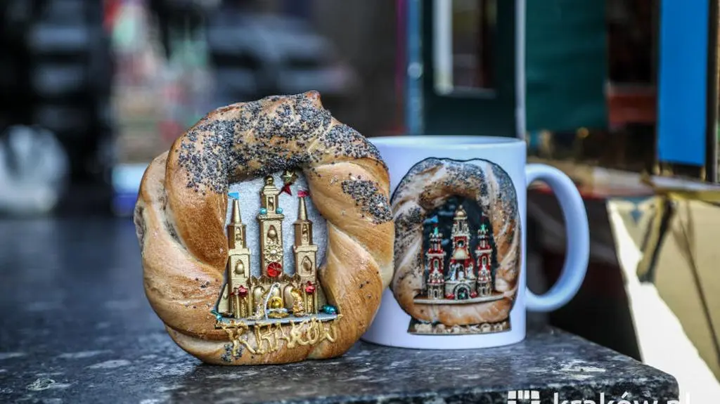 Szopka i symbol Krakowa - obwarzanek