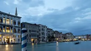 7-gwiazdkowy hotel Aman Canal Grande, gdzie odbyła się sobotnia ceremonia, to XVI-wieczny pałac