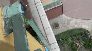 80-latka czekała na pomoc na trzecim piętrze