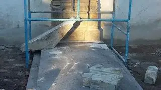 ... a tak płyta wygląda po ataku wandala 