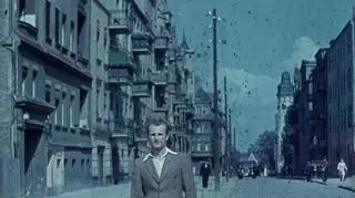 Adam Glapa z synem na ulicy Poznańskiej