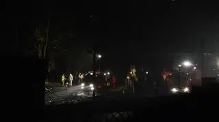Akcja ratownicza może potrwać jeszcze wiele godzin (fot. internauta Overs)