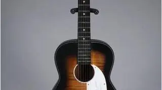 Akustyczna gitara Presleya