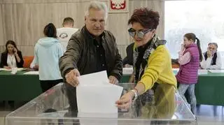 Aleksander Kwaśniewski z żoną
