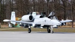 Amerykańskie A-10 w bazie w Powidzu