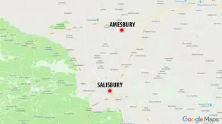 Amesbury położone jest w odległości około 12 kilometrów od Salisbury