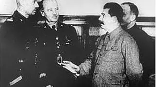 Anders, Sikorski i Stalin podczas spotkania w Kujbyszewie w grudniu 1941 r. (wikipedia.org)